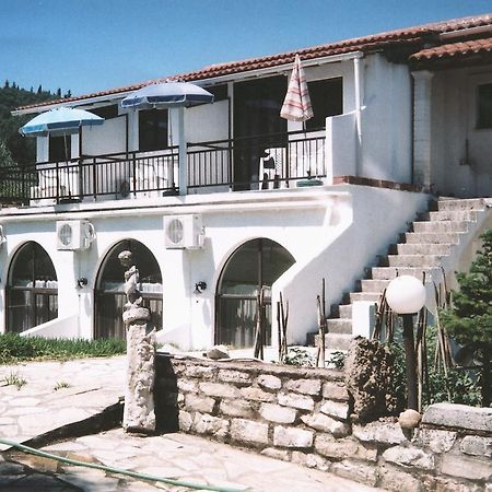 Dina'S Rooms Mesongí Екстериор снимка