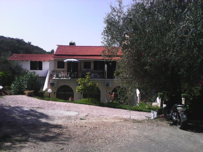 Dina'S Rooms Mesongí Екстериор снимка